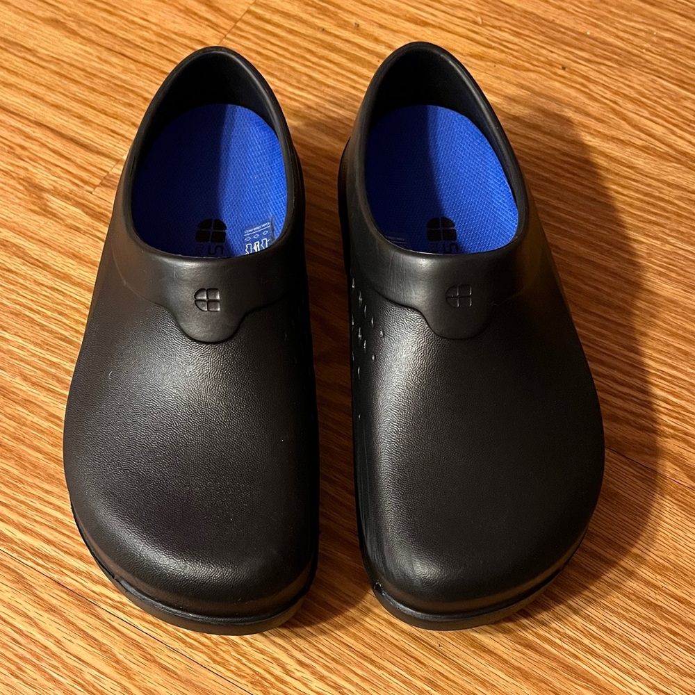 Shoes For Crews Radium Clogs Unisex M6/W8